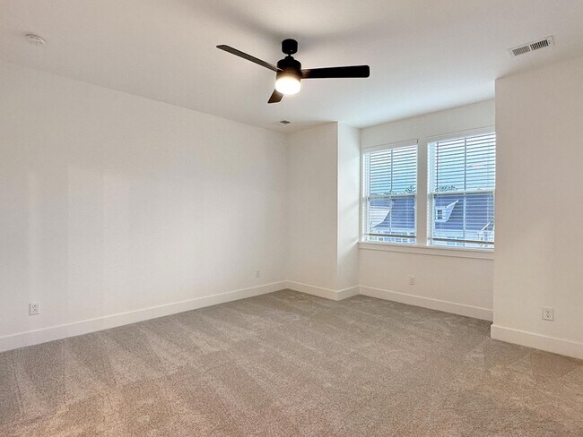 Building Photo - 250 Symphony Ave