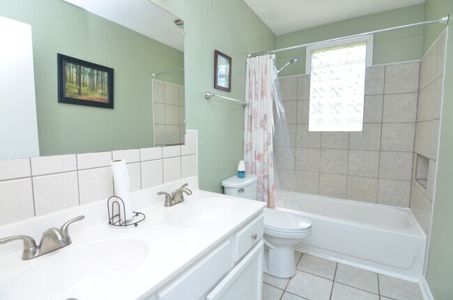 Building Photo - 4924 Teton Dr