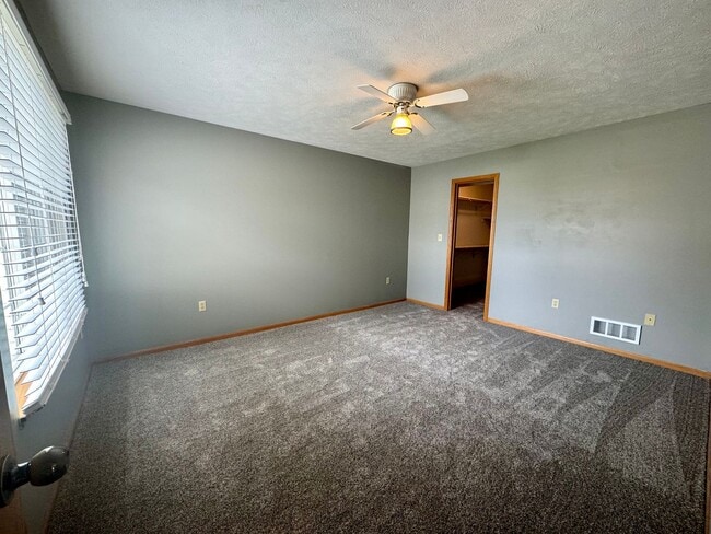 Building Photo - 3 bed 2 bath ZERO entry townhouse in Capitol Beach