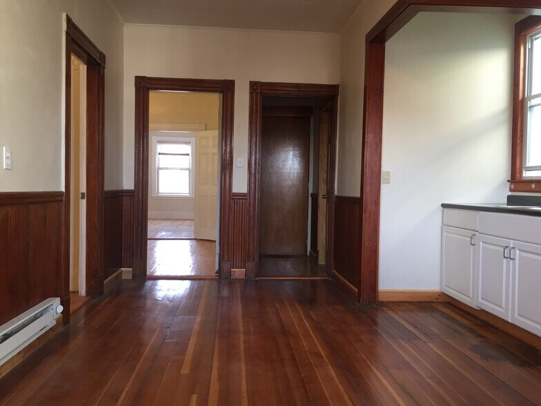 Building Photo - 262 Maverick St