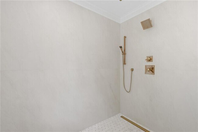 Building Photo - 1296 Hilton Dr