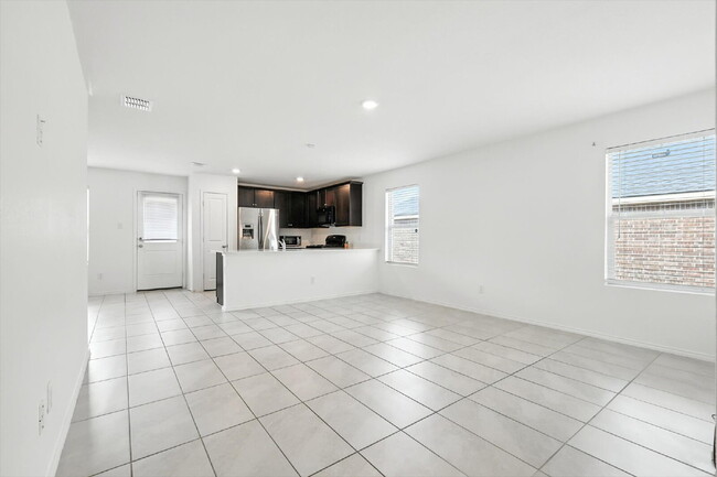 Building Photo - 1-story, 3 Bedrooms, 2 Bathrooms. Master's bedroom with ensuite bathroom and roomy walk-in closet