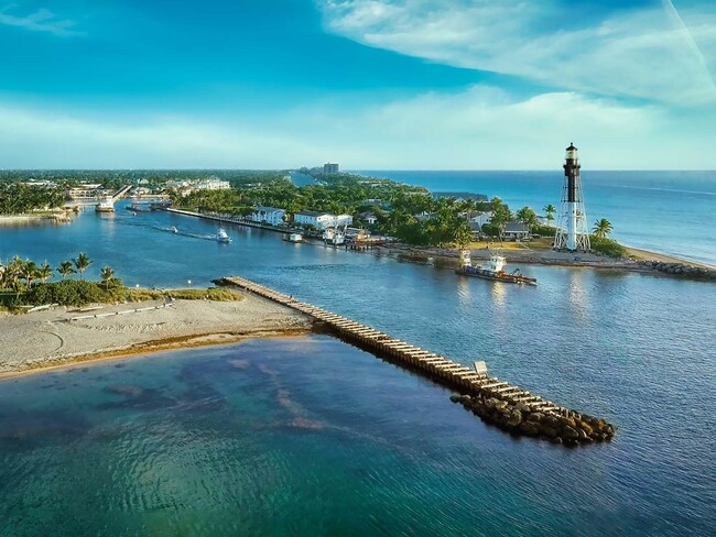 Building Photo - 3221 NE 15th St