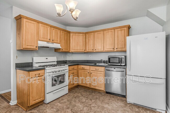 Building Photo - 2110 E Fairmount Ave