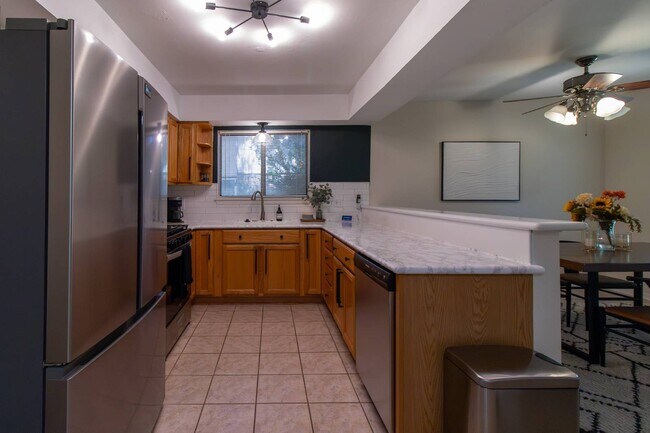 Building Photo - 1609 Ronstan Dr