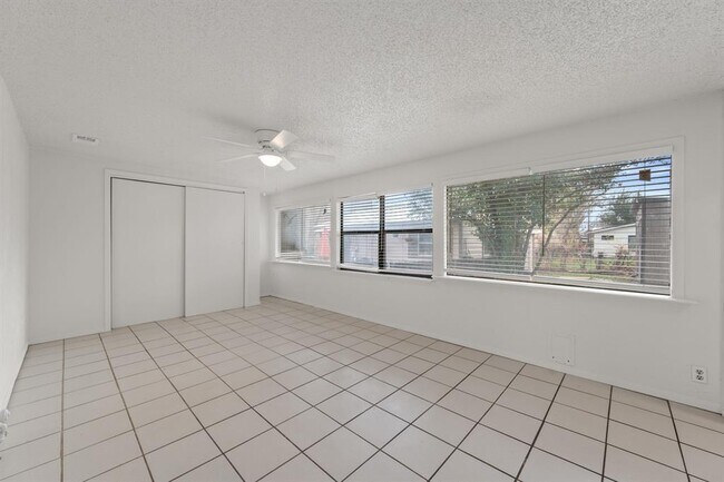 Building Photo - 303 Irma Dr