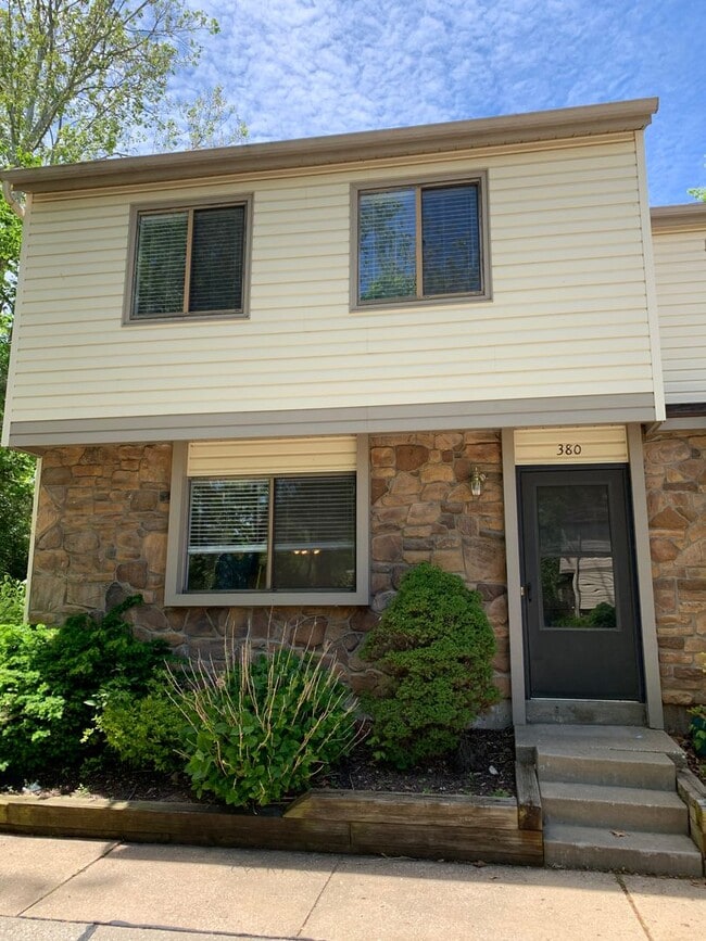 Primary Photo - Rosewood Condominiums