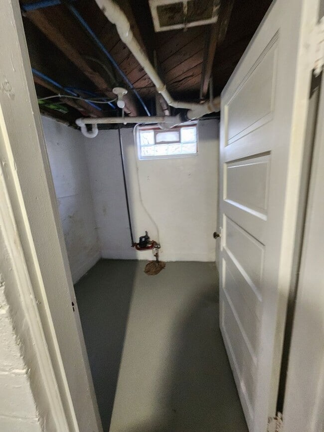 Building Photo - Large Glen Park Home