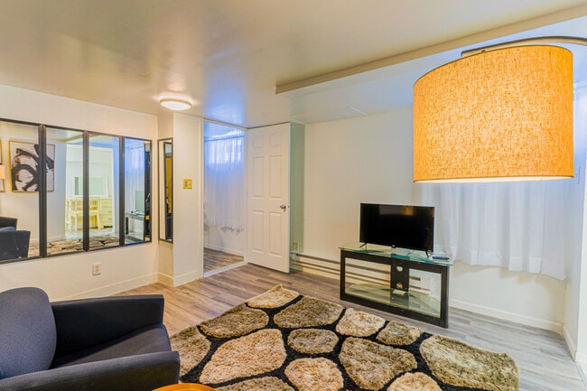 Building Photo - 393 Geranium Ave E