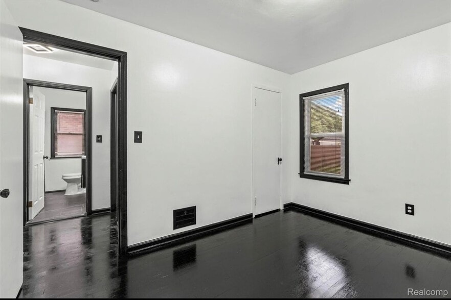 Building Photo - 10609 Stratman St