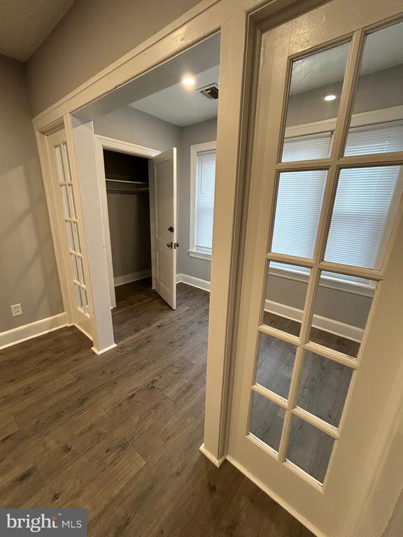 Building Photo - 336 Main St