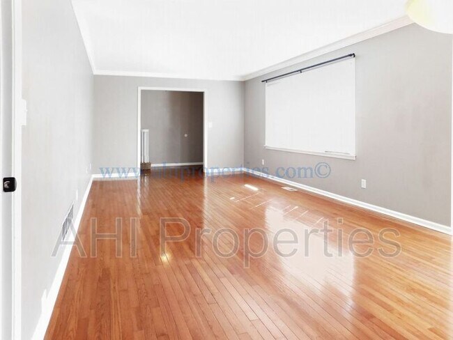 Building Photo - 2247 Sherrlyn Dr N