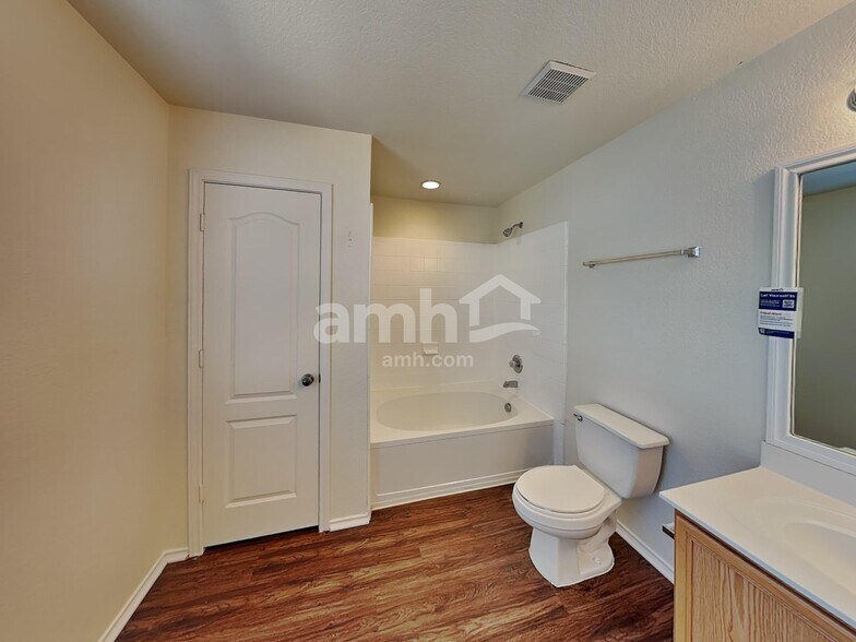 Building Photo - 10019 Bermuda Palm