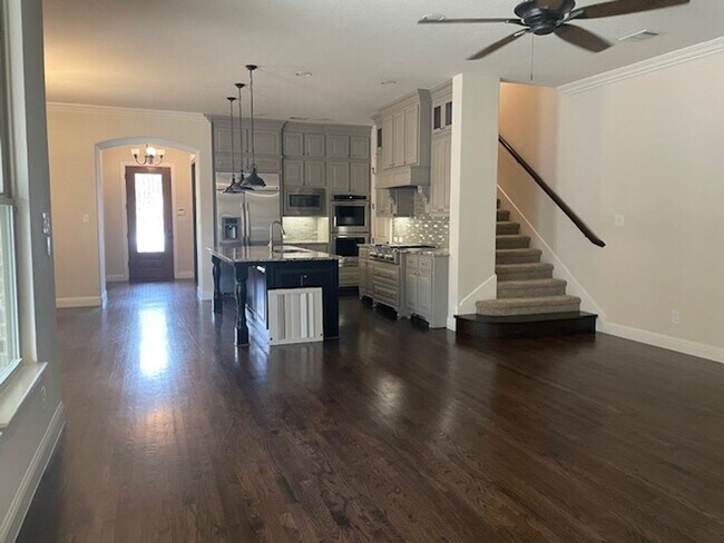 Building Photo - 1605 Le Mans Ln