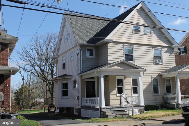 Building Photo - 1105 W Broad St