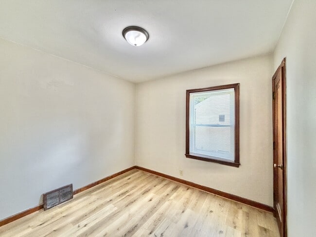 Building Photo - 1029 McKinley Ave