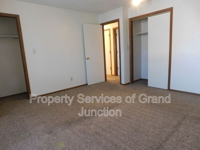 Building Photo - 570 Dawn Ct