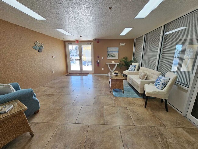 Building Photo - Seaside Serenity Awaits: Spacious 3-Bedroo...