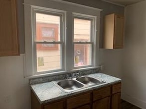 Building Photo - 427 Bruner St