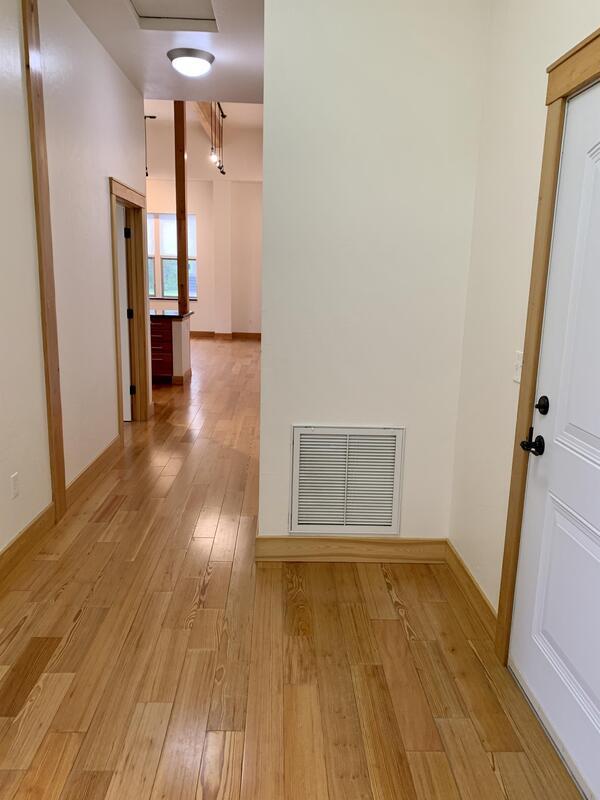 Building Photo - 636 Logan St