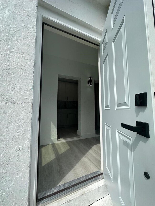 Primary Photo - 1090 NW 77th St