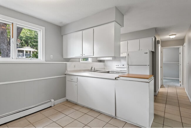 Building Photo - 968 Gershwin Ave N