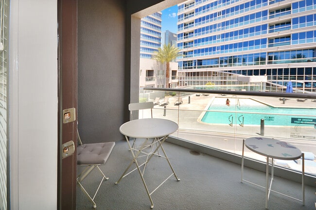 Building Photo - Panorama Towers T2, 104- Pool Views from t...