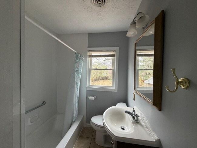 Building Photo - Salem Cottage