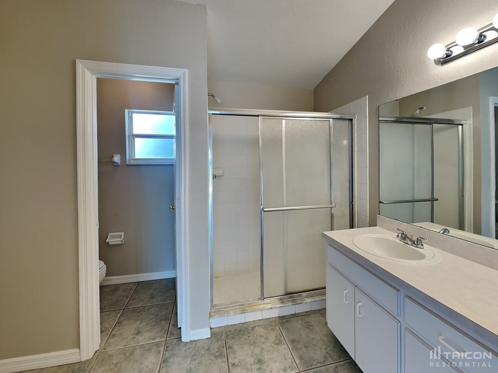 Building Photo - 7641 Manor Dr