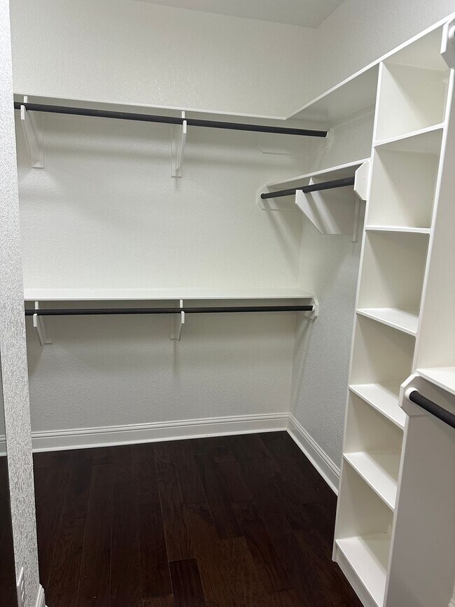Building Photo - College Station - 4 bedrooms, 2.5 Bathroom...