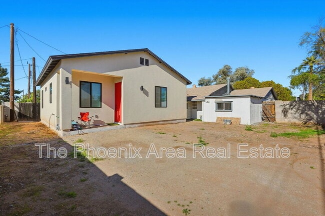 Building Photo - 2245 E Flower St