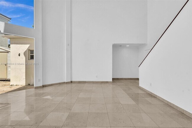 Building Photo - 20645 NE 25th Pl