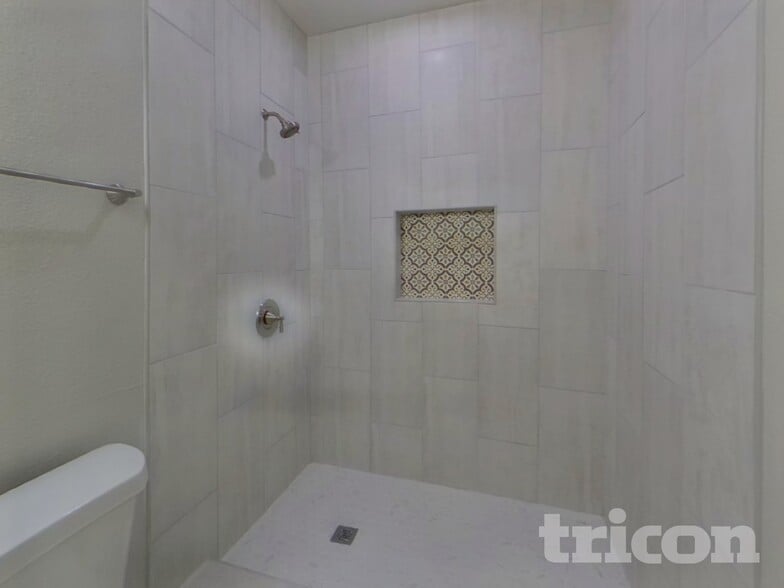 Building Photo - 624 Nora Ln