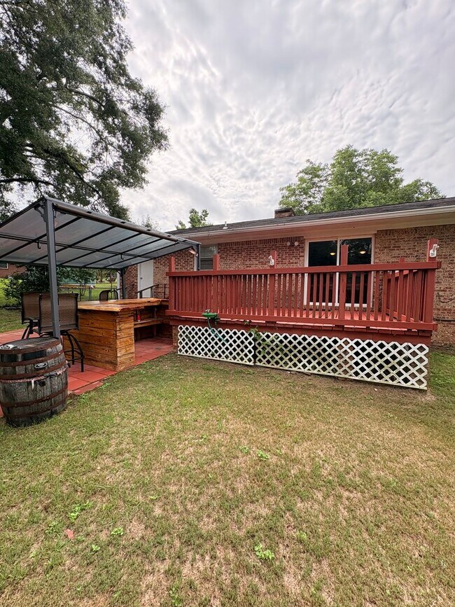 Building Photo - 102 Navaho Dr