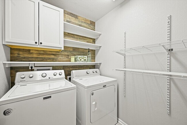 Building Photo - Beautiful 5 Bedroom Home- Move in Ready- C...