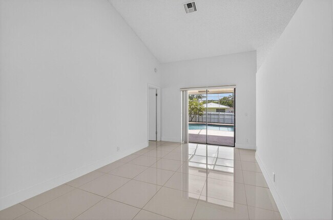 Building Photo - 488 NW 13th St