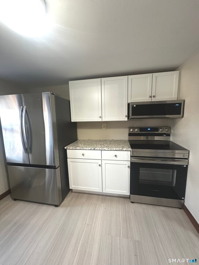 Building Photo - 6 Erin St