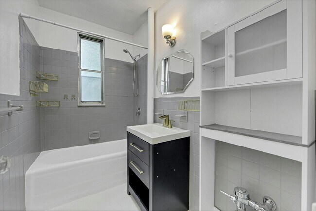 Building Photo - 100 E Palisade Ave