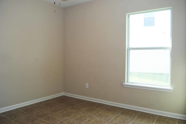 Building Photo - On the Pond in Timber Creek!