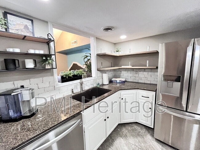 Building Photo - 26 Melinda Ln