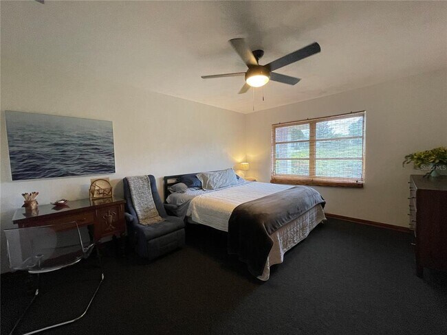 Building Photo - 879 S Terrace Dr