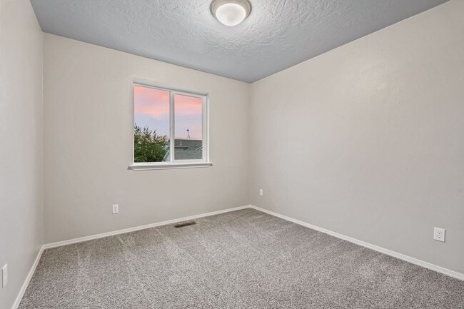 Building Photo - 4bd/2.5ba Home Near the Marketplace Nampa ...