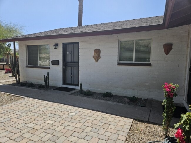 Building Photo - Very nice 2 Bed 1 Bath Downtown Chandler