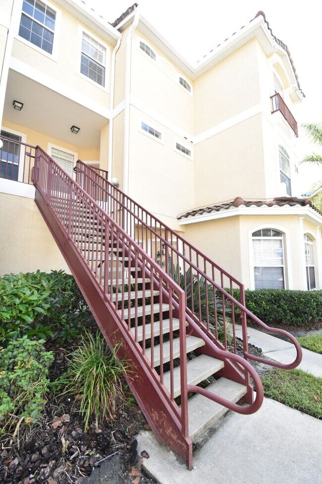 Building Photo - Beautiful 3 Bedroom 2.5 Bath 2 Story Key W...