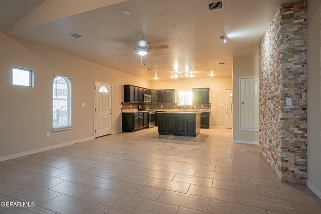 Building Photo - 7321 Mission Viejo Dr