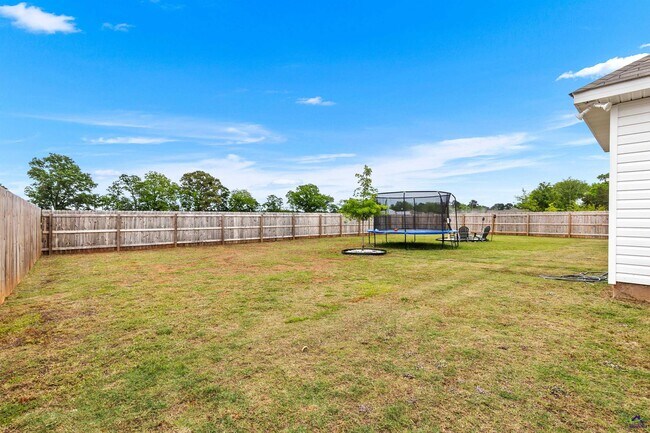 Building Photo - 241 Overton Dr