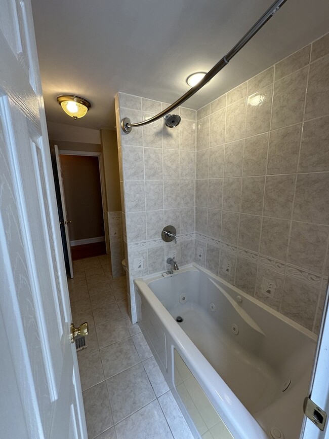 Building Photo - 2 Bedroom 1.5 Bathroom Condo in The Centra...