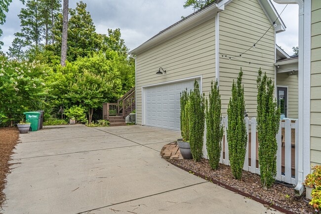 Building Photo - 420 Manning Square