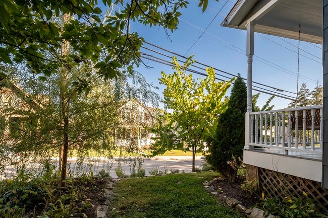 Building Photo - 4706 Grindon Ave