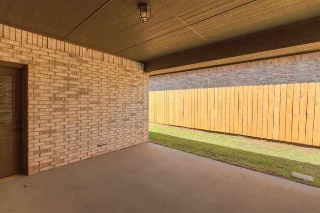 Building Photo - 2313 E Kellan Ct Terrace